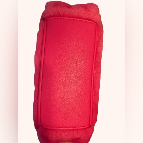 Juicy Couture NWT Faux Fur Pink Flash Crossbody Bag & Heart Earrings (P139) - Picture 9 of 12